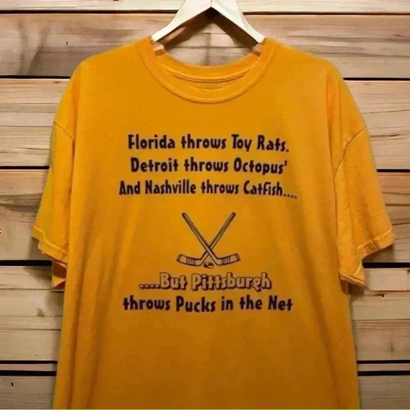 Pittsburgh Penguins Gildan “Pitttsburgh Throws Pucks in the Net” Men’s XL #NHL - Picture 1 of 2